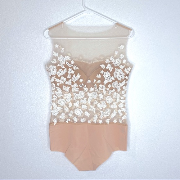 Fanfaronada Ecru Lace Bodysuit - Picture 5 of 7